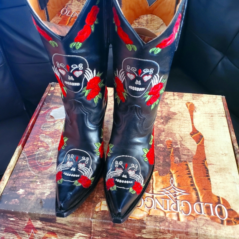 Old Gringo skull and Roses